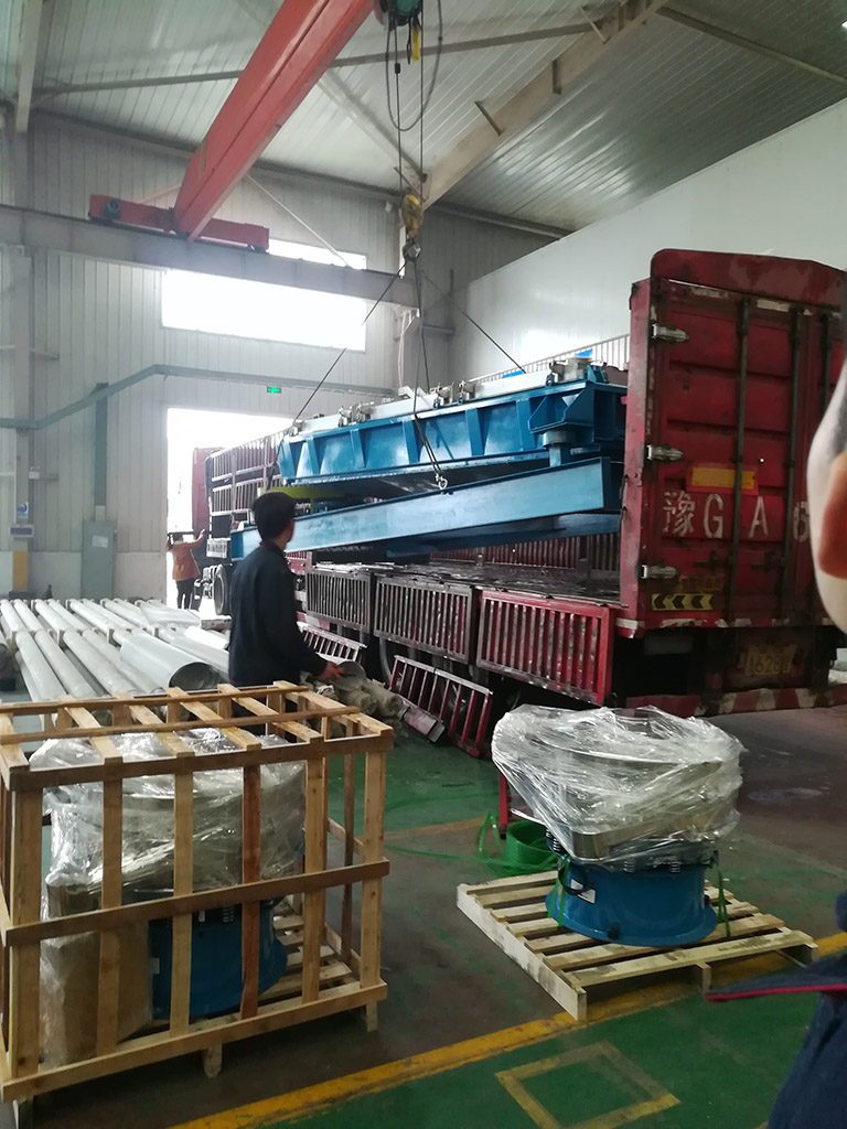 河南客戶平面回旋篩（精細篩分機）發貨